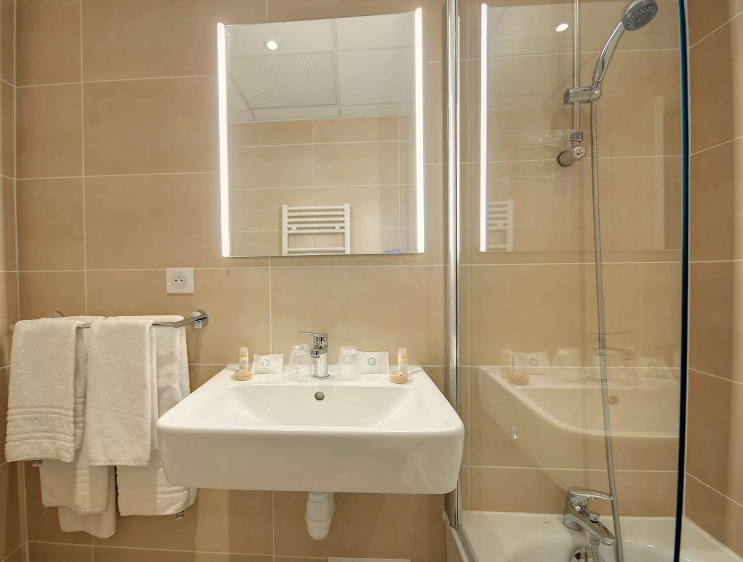 Best Western Domaine De Roquerousse Salon-de-Provence Exterior photo